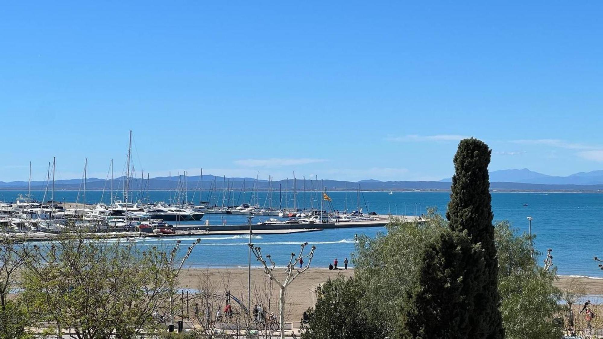 Apartamento Frente Al Mar Roses Exterior foto